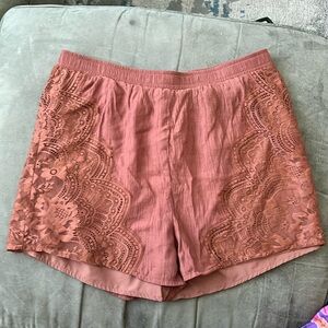 Women’s Large Fashion Nova Coral Shorts